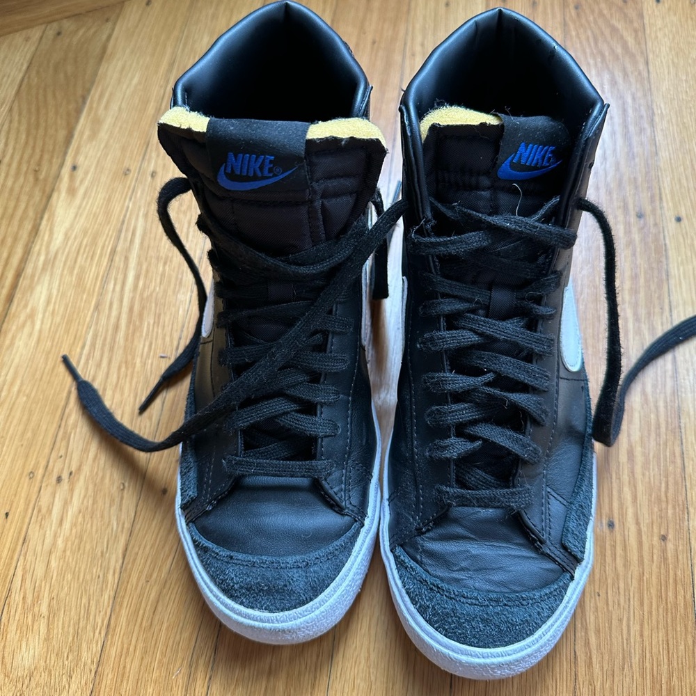 Women’s Nike Blazer 77 Mid Vintage Sneakers - Picture 2 of 6